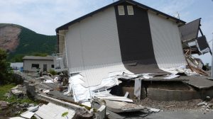 写真1　南阿蘇村での木造アパートの被害